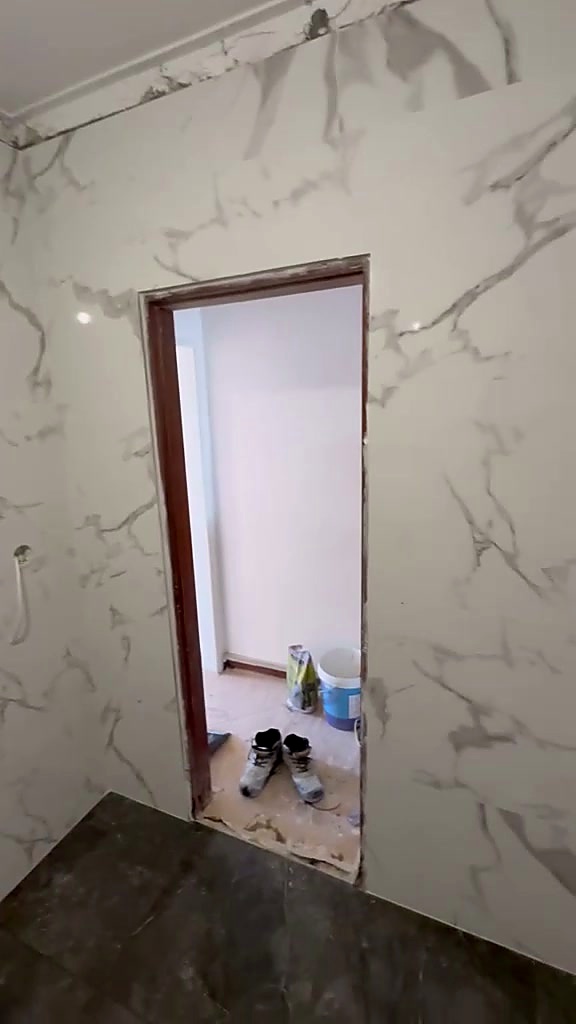 Fase de obra: piso técnico, preparação de alvenarias e ferramentas de corte